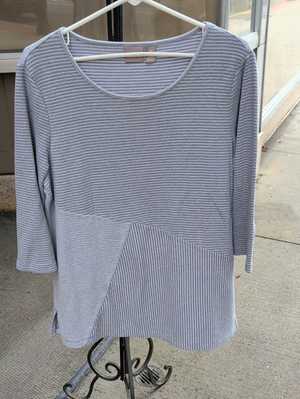 Chico's Light Gray Striped Scoop Neck 3/4 Sleeve Top